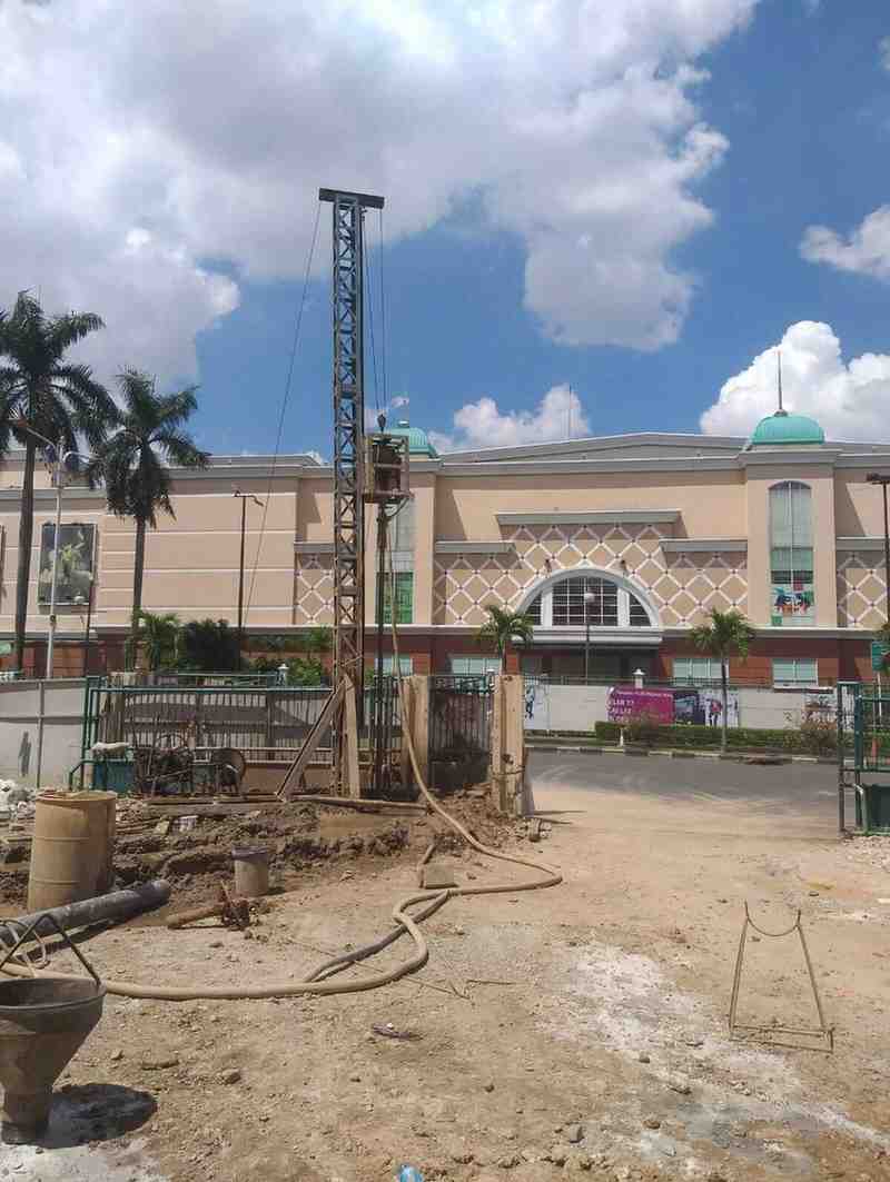 Mall Puri Indah - Bore pile mini crane Ø40cm, kedalaman 9m, 38 titik di Jakarta Barat